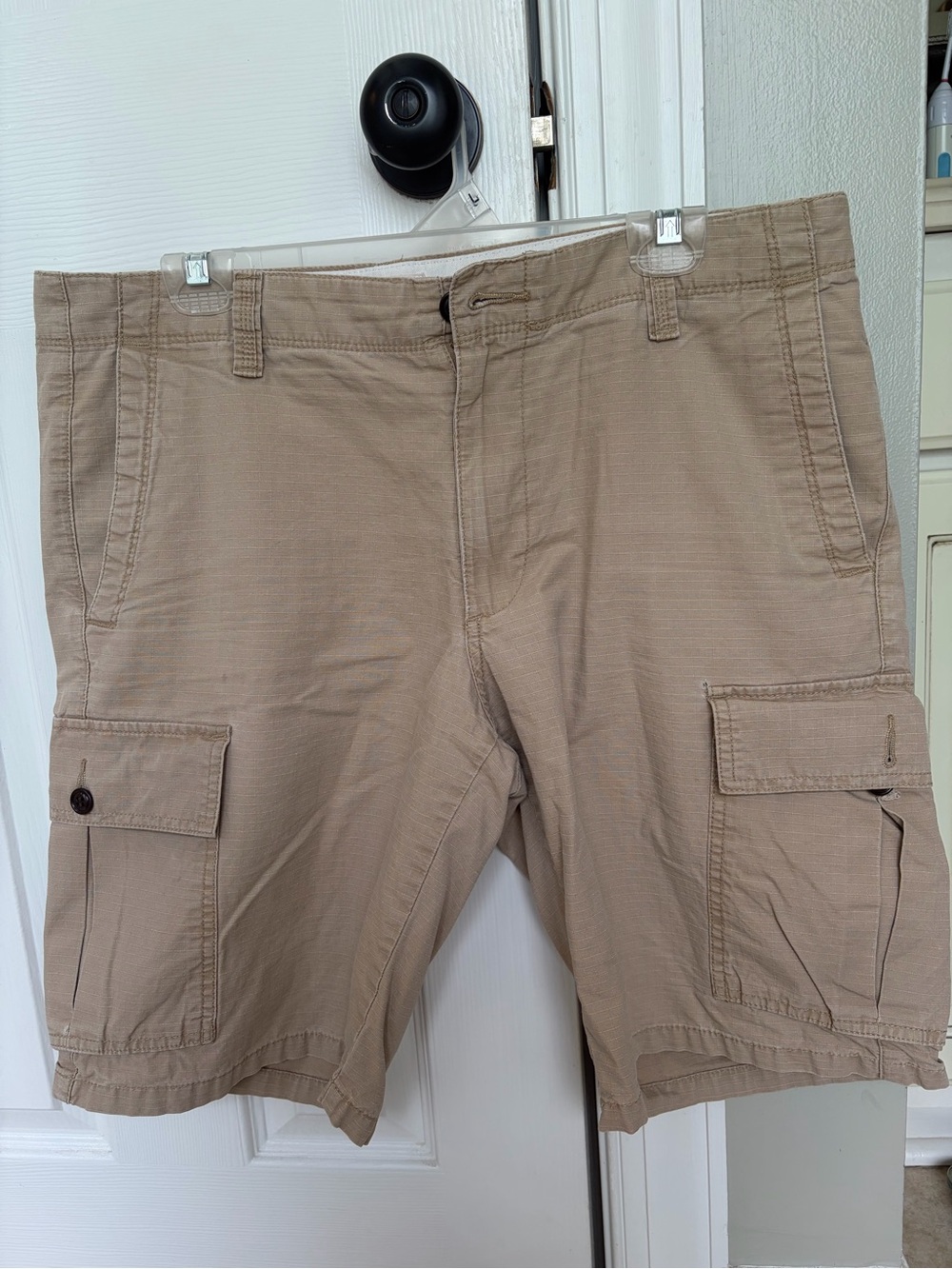 Dockers Men's Cargo Shorts in Khaki Tan